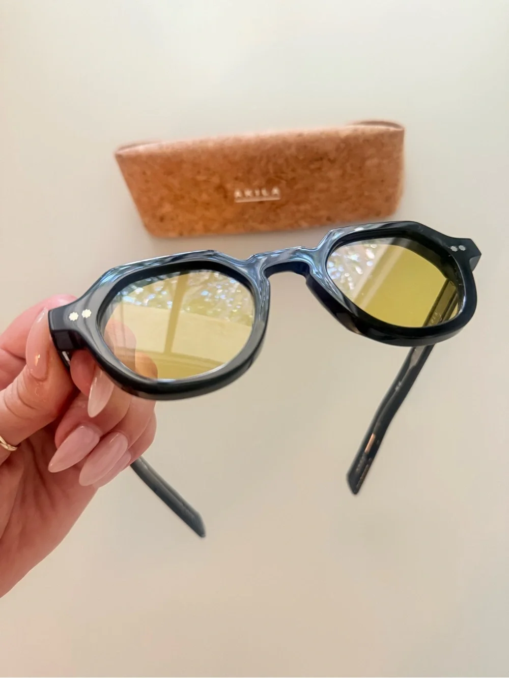 Akila lola model